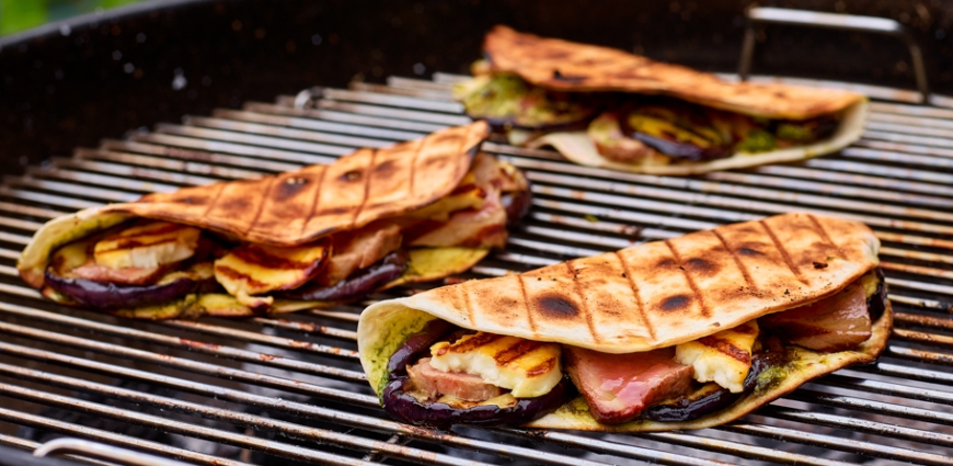 Quesadillas au bœuf, halloumi et aubergines