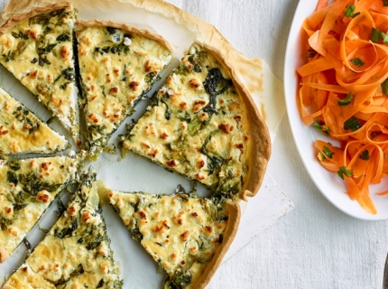 Quiche à la laitue et au chèvre, salade de carottes