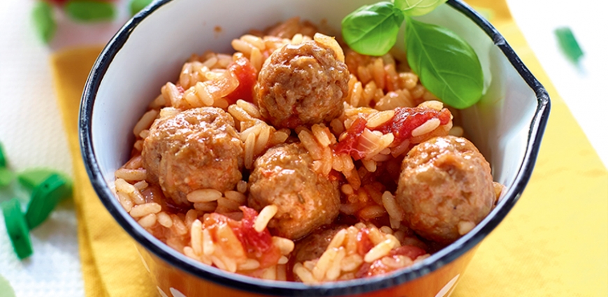 Riz aux boulettes et aux tomates