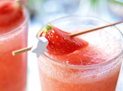 Cocktail pétillant aux fraises et au melon