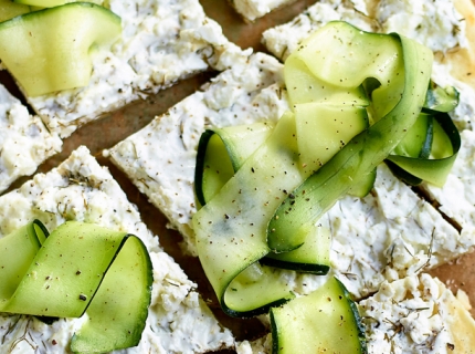 Tarte fine à la feta et carpaccio de courgette