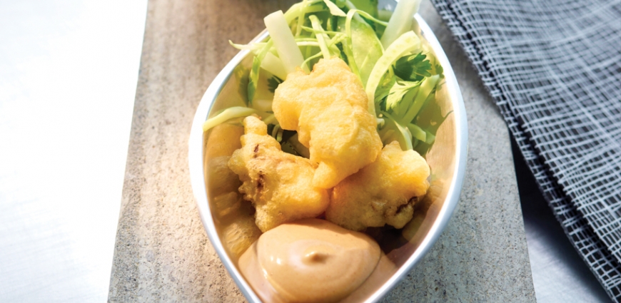 Tempura d’huître, légumes marinés et pointe de mayonnaise à la sauce hoisin