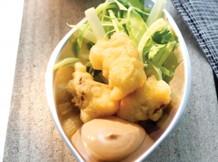 Tempura d’huître, légumes marinés et pointe de mayonnaise à la sauce hoisin