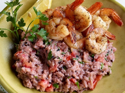 Risotto au riz violet, crème de coco et scampis