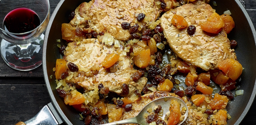 Médaillons de porc, sauce aux raisins et abricots séchés