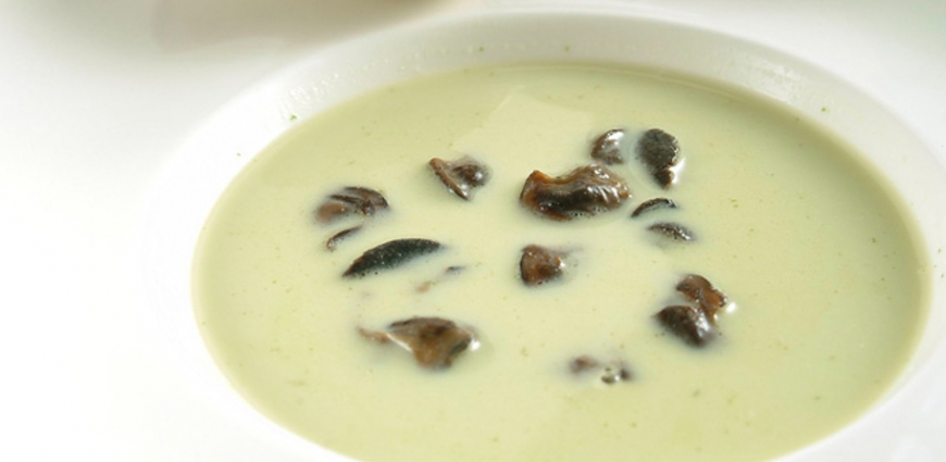 Velouté d’herbes aromatiques à l’escargot