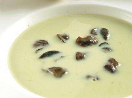 Velouté d’herbes aromatiques à l’escargot