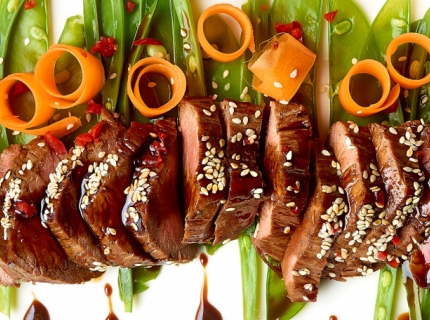 Tataki de biche aux légumes croquants