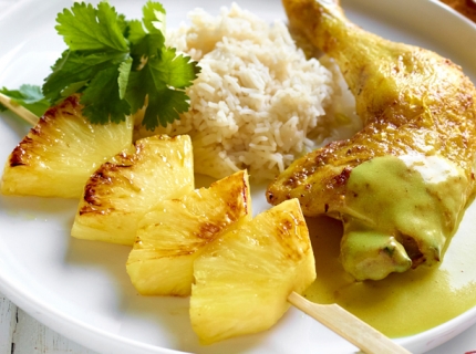 Poulet et sauce curry à la noix de coco, ananas frais et riz basmati