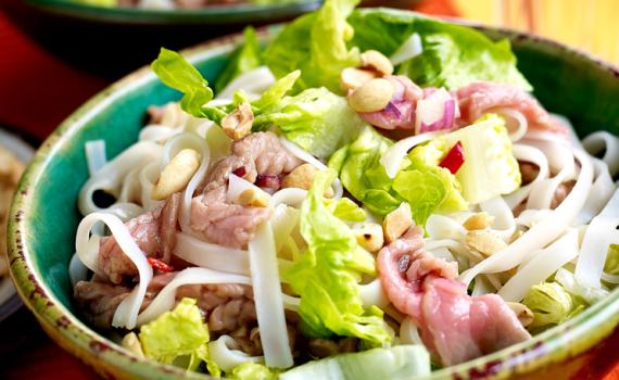 Salade de nouilles au bœuf et au gingembre