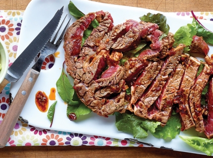 Entrecôte de bœuf marinée et salsa d'avocats