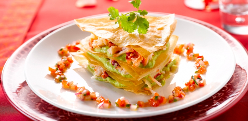 Millefeuilles d’avocat au crabe et salsa aux tomates