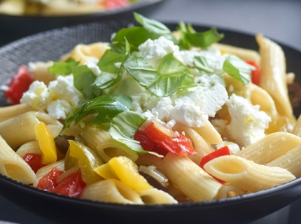 Penne au chèvre frais et aux poivrons