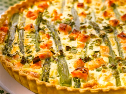 Quiche aux asperges et au saumon frais