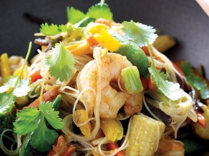 Légumes et crevettes tigrées sautés au wok