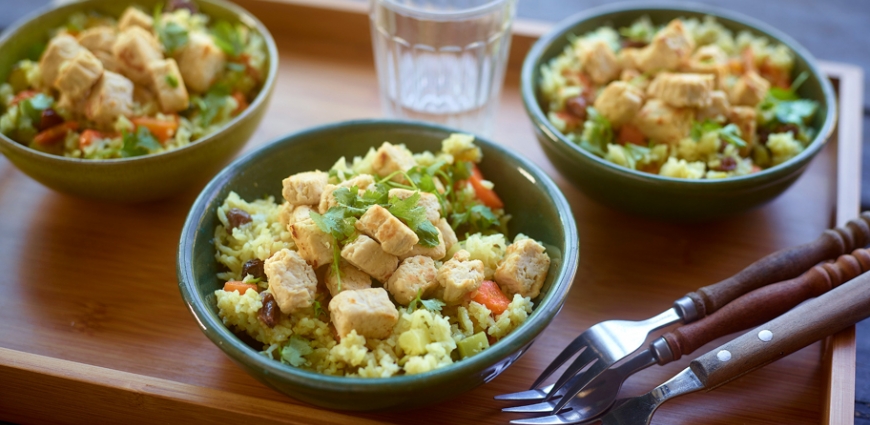 Pilaf aux petits légumes, raisins secs et dés de Quorn