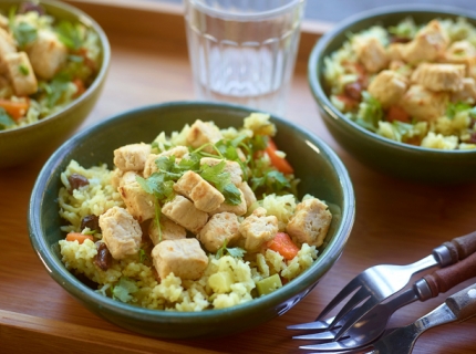 Pilaf aux petits légumes, raisins secs et dés de Quorn