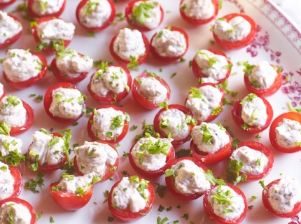 Tomates-cerises aux deux chèvres et à la tapenade