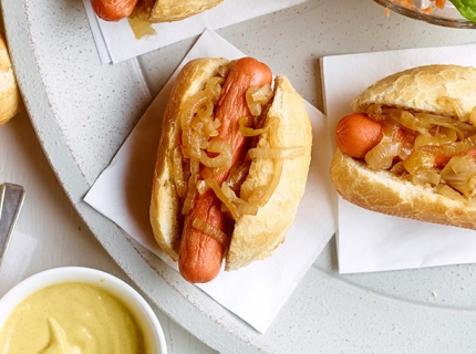 Hot dogs végétariens aux oignons