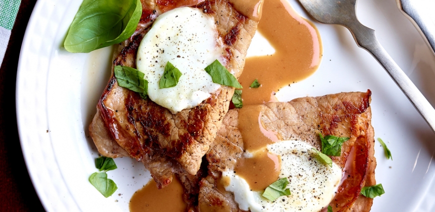 Escalopes de veau à la sauge, au jambon et à la mozzarella