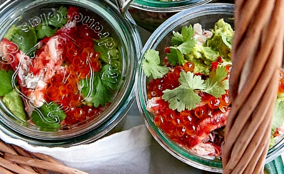 Avocat au crabe et aux œufs de saumon