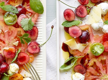 Salade de tomates, mozzarella et cerises