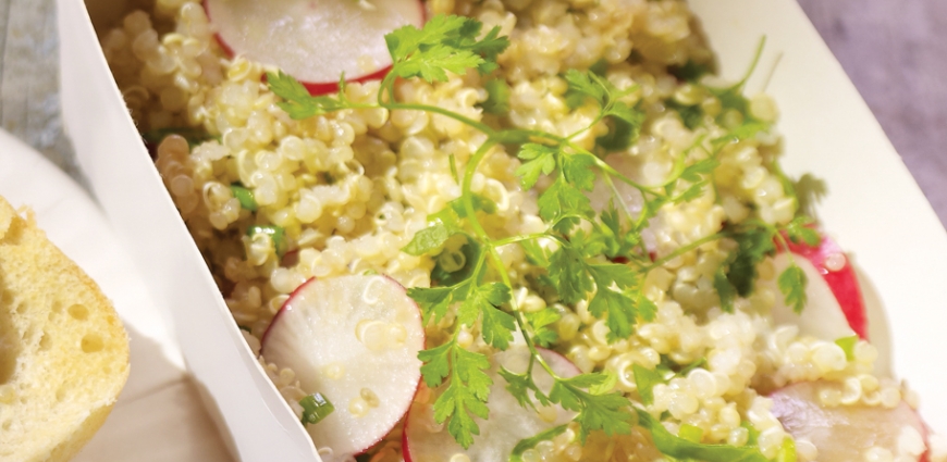 Salade de quinoa, radis roses, cerfeuil et ciboulette