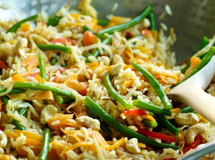 Riz sauté aux légumes et aux noix de cajou