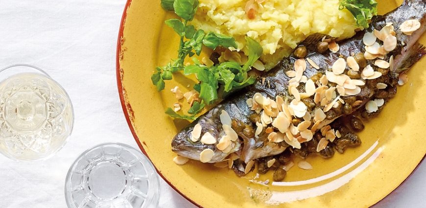 Truite au beurre brun, amandes et câpres