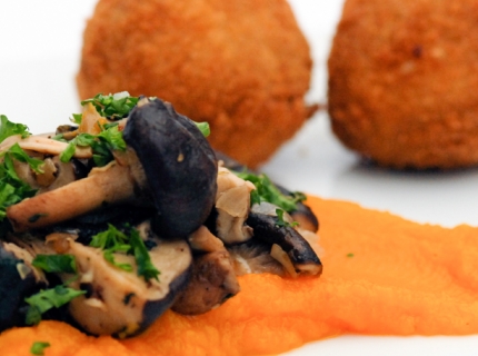 Croquettes de chicons et noix à la bière avec ragoût de champignons