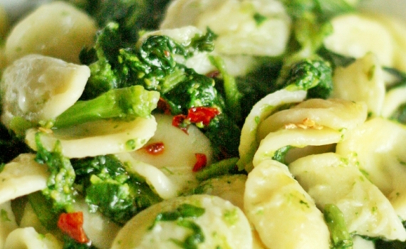 Orecchiette au brocoli et pignons de pin