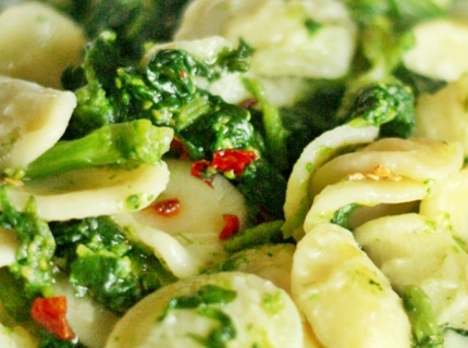 Orecchiette au brocoli et pignons de pin