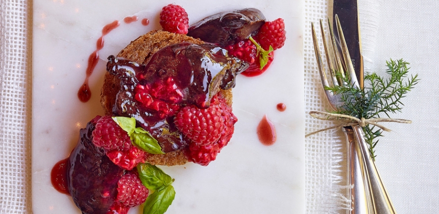 Toasts aux foies de poulet et aux framboises