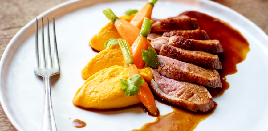 Filets de canard aux épices, purée de carottes au cumin, gingembre et coriandre