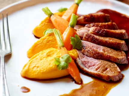 Filets de canard aux épices, purée de carottes au cumin, gingembre et coriandre