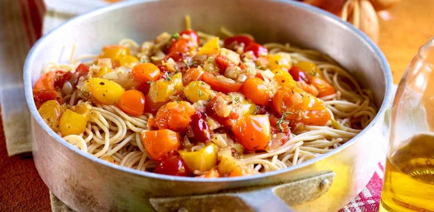 Spaghettis complets aux échalotes confites et aux tomates cerise