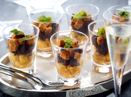 Verrines de boudin noir aux pommes et au pain d’épices grillé