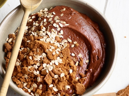 Mousse au chocolat au crumble de spéculoos et flocons d'avoine