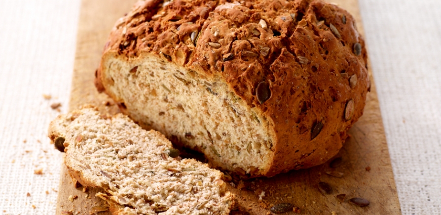 Pain aux noix, graines de potiron et tournesol