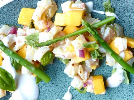 Ceviche de bar à la mangue et aux herbes fraîches