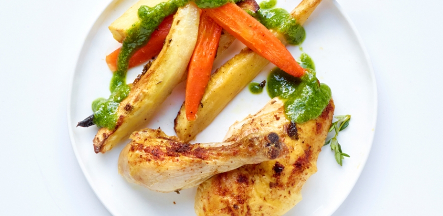 Poulet rôti aux légumes oubliés et pesto de kale