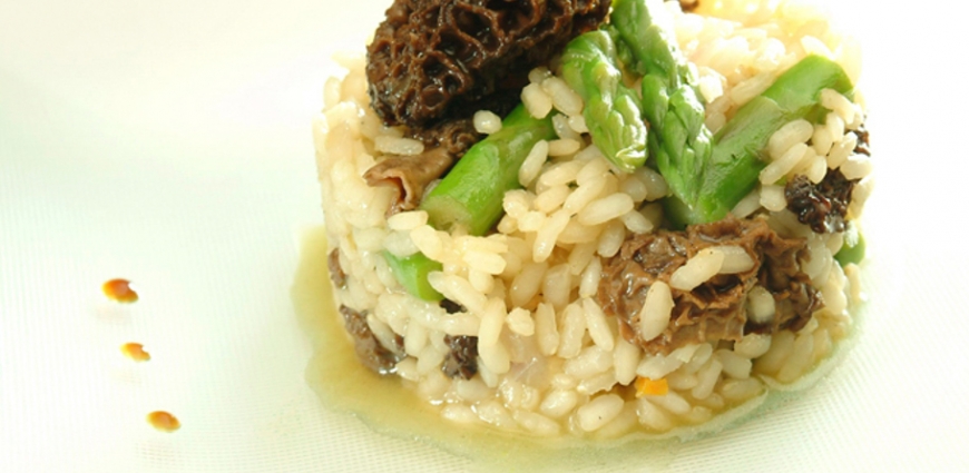 Risotto aux morilles et pointes vertes