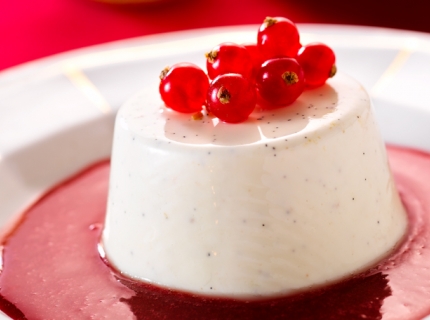 Panna cotta à la vanille, sauce rubis