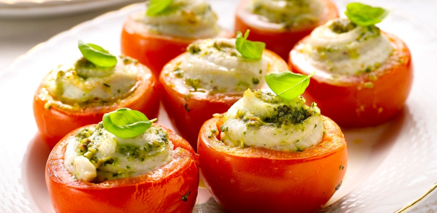 Tomates farcies de roulades de sole au pesto