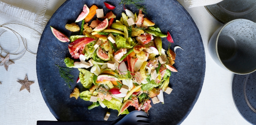 Salade de luxe de 8 sortes de légumes et homard