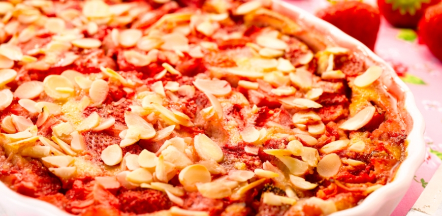 Clafoutis aux fraises et aux amandes