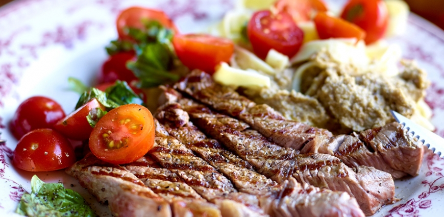 Entrecôte grillée, tagliatelles et caviar d’aubergines