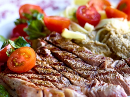 Entrecôte grillée, tagliatelles et caviar d’aubergines