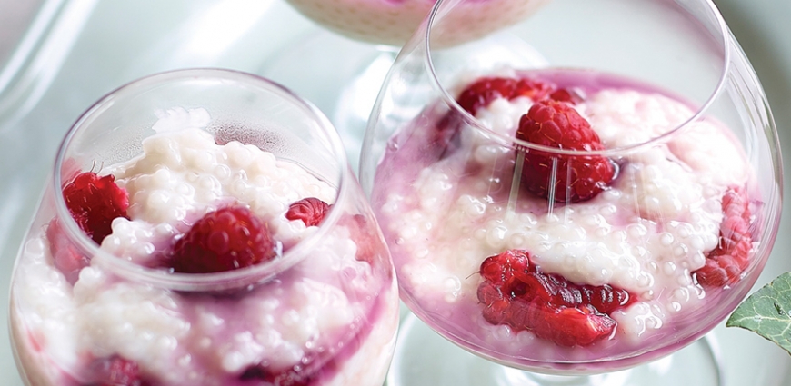 Perles du Japon au lait de coco, framboises et sirop de violette