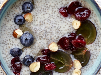 Pudding aux graines de chia et au sirop d’airelles